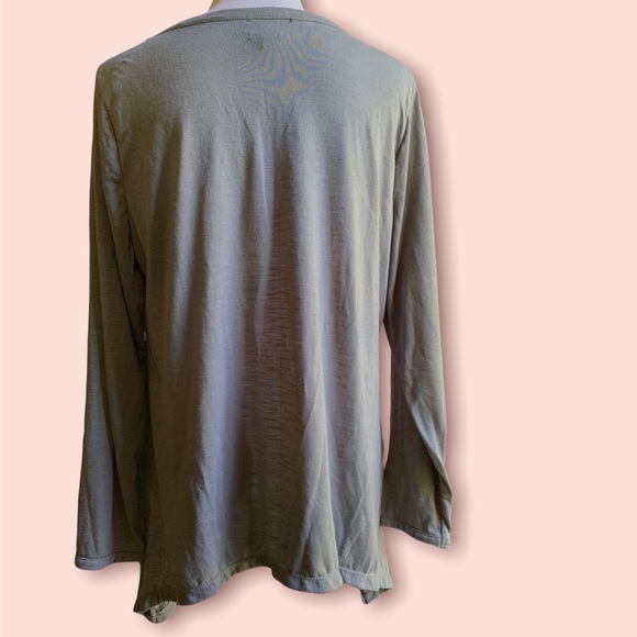 Gray Sequined Cat Long-sleeve Shark-bite Hem Tee large - Picture 10 of 10